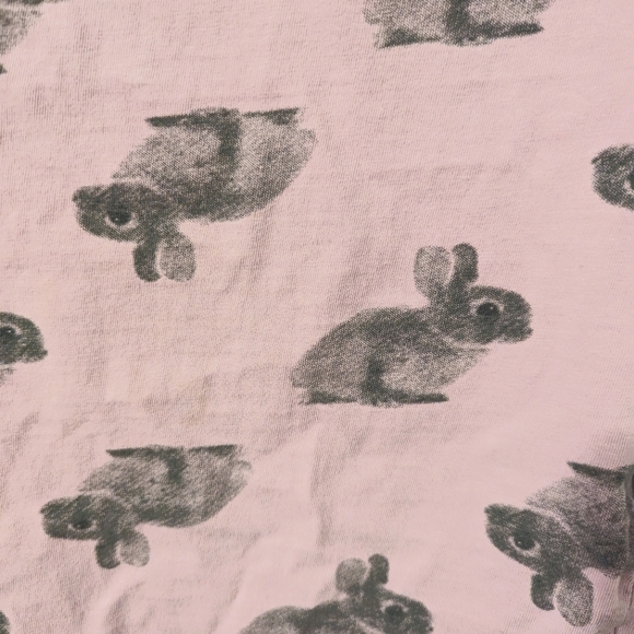 ✨3/$15 Oshkosh Bunny T-shirt - Picture 3 of 3